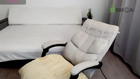 Snapshot of kiri_is_all chatting on 12.19.24 Kiri online show from 12.19.24