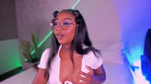 kishalove_ online show from 11.22.25