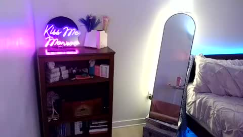 Snapshot of kiss_me_monroe chatting on 07.14.26 Morgan Monroe online show from 07.14.26