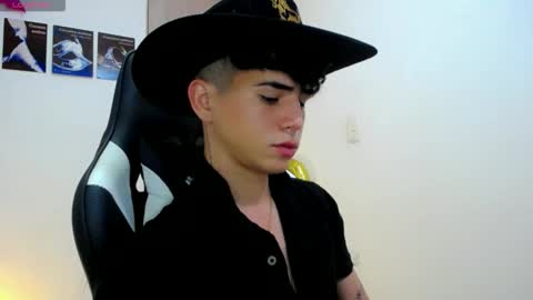 kiss_whitee online show from 09.23.25