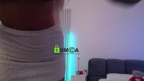 Snapshot of kissabella chatting on 10.11.25 Alexandra online show from 10.11.25