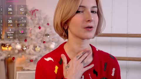 Snapshot of kisskiss_muah chatting on 12.11.24 Kate  online show from 12.11.24