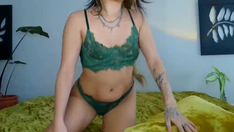 Snapshot of kissmerosy chatting on 03.01.25 Rose online show from 03.01.25