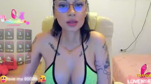 kisssnicol online show from 10.17.25