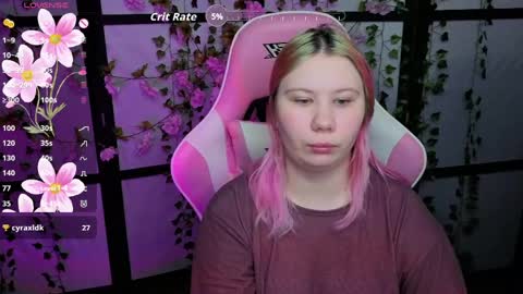 Snapshot of kitsune_little chatting on 04.22.26 kitsune_little online show from 04.22.26