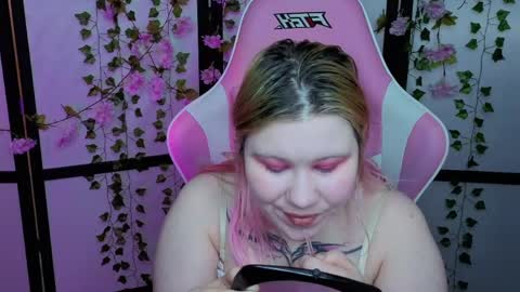 Snapshot of kitsune_little chatting on 05.14.26 kitsune_little online show from 05.14.26