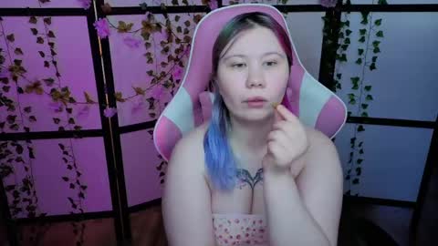 Snapshot of kitsune_little chatting on 05.31.26 kitsune_little online show from 05.31.26