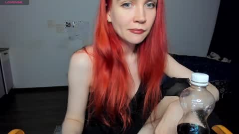 Snapshot of kitsunemoon chatting on 01.09.25 Kitsune online show from 01.09.25