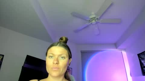 Snapshot of kitsuneserina77 chatting on 01.12.25 Serina Chan online show from 01.12.25