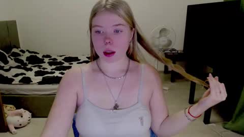 Snapshot of kitten_jenny01 chatting on 12.09.24 Jennyblonde and Emmabrunette online show from 12.09.24