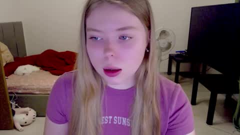 Snapshot of kitten_jenny01 chatting on 10.26.25 Jennyblonde and Emmabrunette online show from 10.26.25