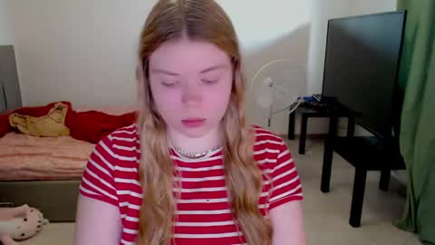 Snapshot of kitten_jenny01 chatting on 05.11.26 Jennyblonde and Emmabrunette online show from 05.11.26