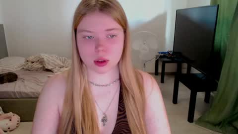 Snapshot of kitten_jenny01 chatting on 05.26.26 Jennyblonde and Emmabrunette online show from 05.26.26