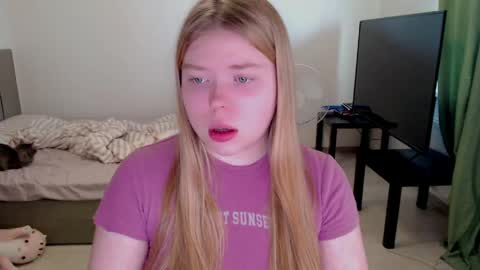 Snapshot of kitten_jenny01 chatting on 05.29.26 Jennyblonde and Emmabrunette online show from 05.29.26