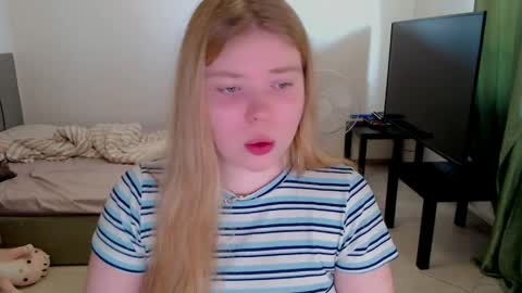 Snapshot of kitten_jenny01 chatting on 06.03.26 Jennyblonde and Emmabrunette online show from 06.03.26