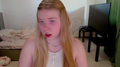 Snapshot of kitten_jenny01 chatting on 06.05.26 Jennyblonde and Emmabrunette online show from 06.05.26