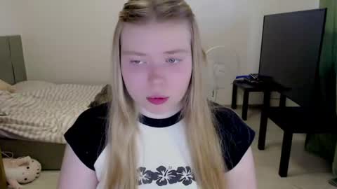 Snapshot of kitten_jenny01 chatting on 06.14.26 Jennyblonde and Emmabrunette online show from 06.14.26