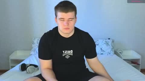 Snapshot of kittenmur chatting on 02.08.25 Vlad online show from 02.08.25