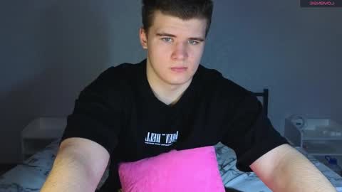 Snapshot of kittenmur chatting on 02.14.25 Vlad online show from 02.14.25