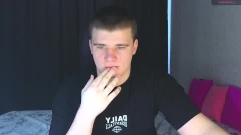 Snapshot of kittenmur chatting on 03.06.25 Vlad online show from 03.06.25