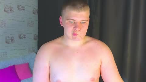 Snapshot of kittenmur chatting on 09.22.25 Vlad online show from 09.22.25