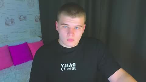 Snapshot of kittenmur chatting on 09.28.25 Vlad online show from 09.28.25