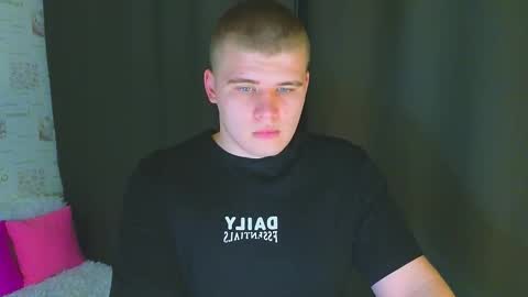 Snapshot of kittenmur chatting on 10.07.25 Vlad online show from 10.07.25