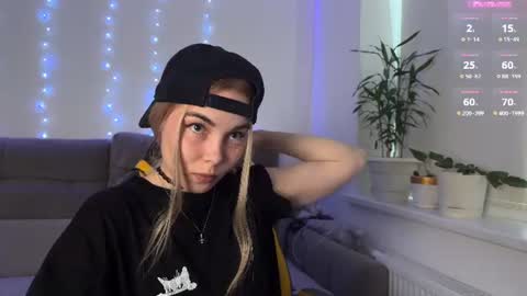 Snapshot of kittie_bear chatting on 06.19.26 Veronica online show from 06.19.26