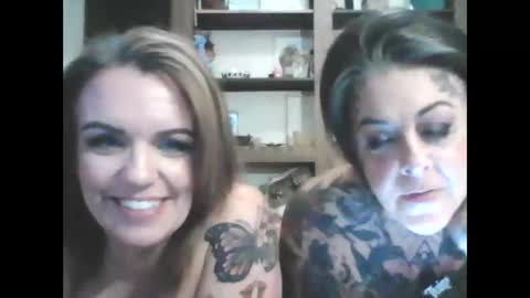 Snapshot of kitty_bang_bang chatting on 04.28.26 kitty_bang_bang online show from 04.28.26