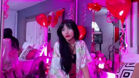 Snapshot of kitty_eliffe chatting on 02.14.25 kitty online show from 02.14.25
