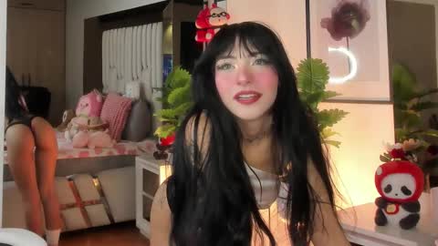 Snapshot of kitty_eliffe chatting on 09.18.25 kitty online show from 09.18.25