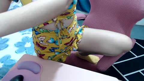 Snapshot of kitty_kity chatting on 04.22.26 Kate online show from 04.22.26
