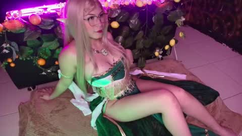 Snapshot of kitty_malach chatting on 11.16.25 Kitty online show from 11.16.25