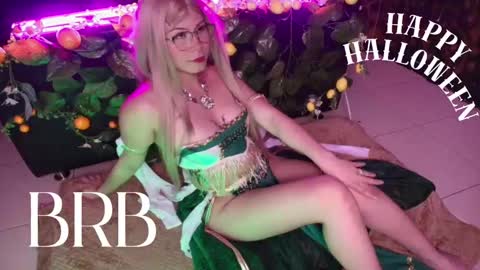 Snapshot of kitty_malach chatting on 11.18.25 Kitty online show from 11.18.25