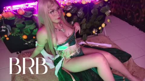 Snapshot of kitty_malach chatting on 12.16.25 Kitty online show from 12.16.25