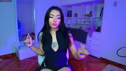 Snapshot of kitty_maru chatting on 11.18.25 Kitty online show from 11.18.25