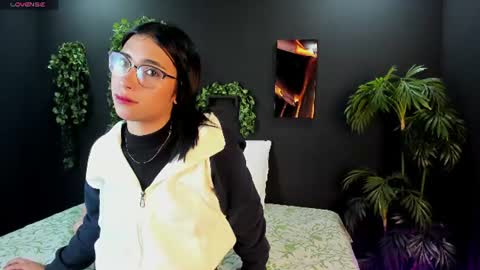 Snapshot of kitty_milan2 chatting on 07.15.26 kitty_milan2 online show from 07.15.26