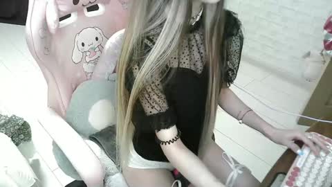 Snapshot of kittybounty chatting on 12.11.24 KittyBounty online show from 12.11.24