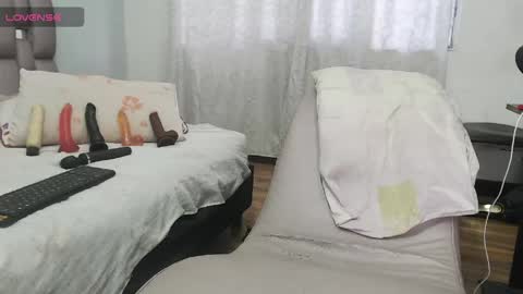 Snapshot of kittywhiteass chatting on 04.12.26 kittywhiteass online show from 04.12.26