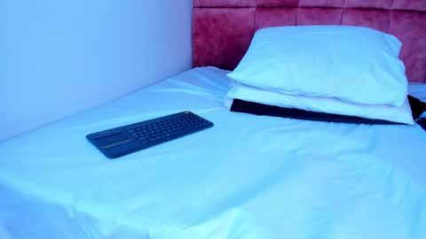 K I T T Y Y  online show from 01.15.26