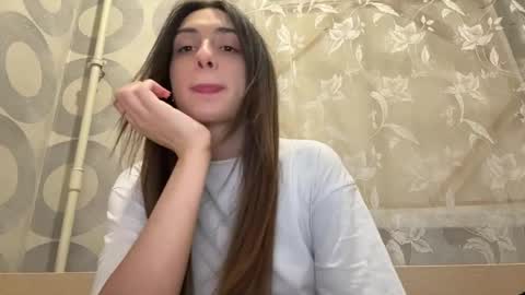 Snapshot of kittyymoonnn chatting on 05.21.26 Emma online show from 05.21.26