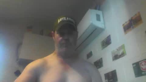Snapshot of kiwiguy19773 chatting on 04.27.26 kiwiguy19773 online show from 04.27.26