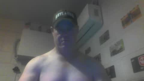 Snapshot of kiwiguy19773 chatting on 04.28.26 kiwiguy19773 online show from 04.28.26