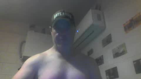 Snapshot of kiwiguy19773 chatting on 05.01.26 kiwiguy19773 online show from 05.01.26