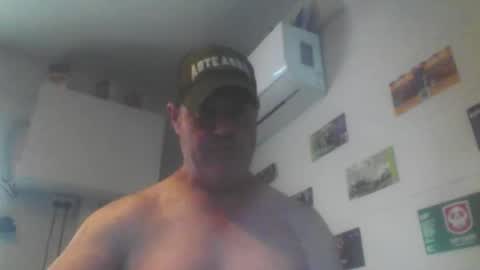 Snapshot of kiwiguy19773 chatting on 05.04.26 kiwiguy19773 online show from 05.04.26