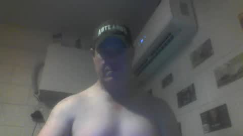 Snapshot of kiwiguy19773 chatting on 05.27.26 kiwiguy19773 online show from 05.27.26