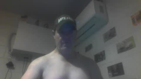 Snapshot of kiwiguy19773 chatting on 06.01.26 kiwiguy19773 online show from 06.01.26