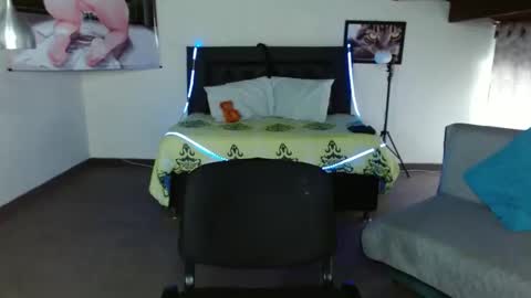 Kloe deker online show from 02.17.25