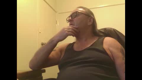 Snapshot of knobout chatting on 05.20.26 knobout online show from 05.20.26