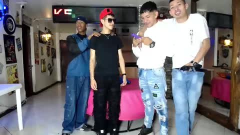 Snapshot of kobayaske chatting on 09.26.25 kobayaske online show from 09.26.25